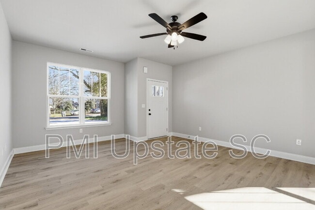 Building Photo - 107 Virginia Ave