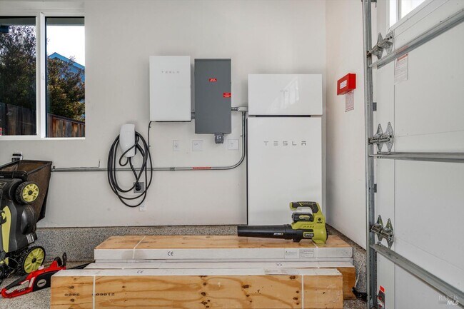 Building Photo - 1980 Bent Tree Pl