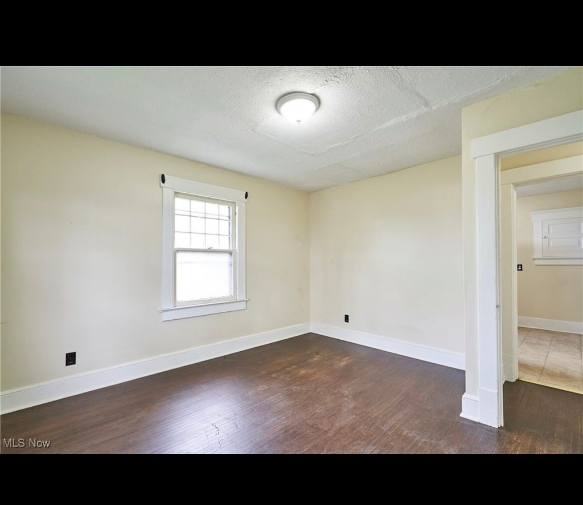 Building Photo - 1727 Woodland Ave NW