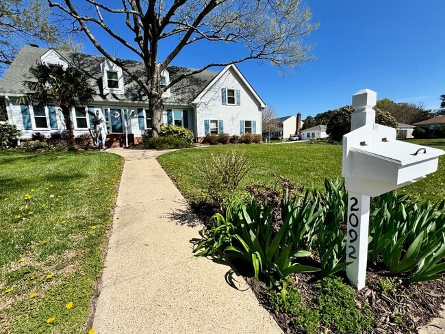 Building Photo - Great Neck Pool Home! First-Time Rental Available NOW! Pet Friendly - Corner Lot - Top Schools!