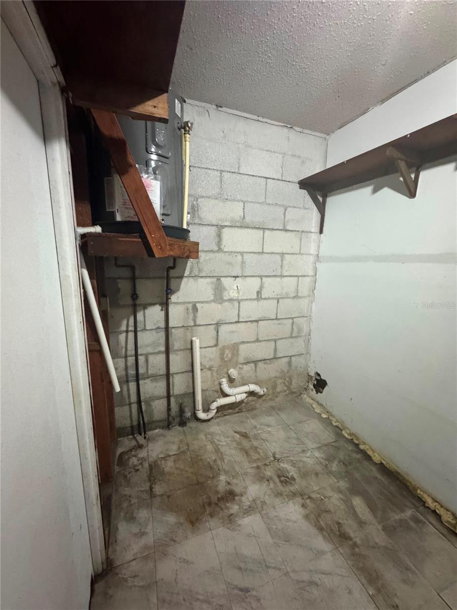 Building Photo - 2896 Meadow Lake Ave