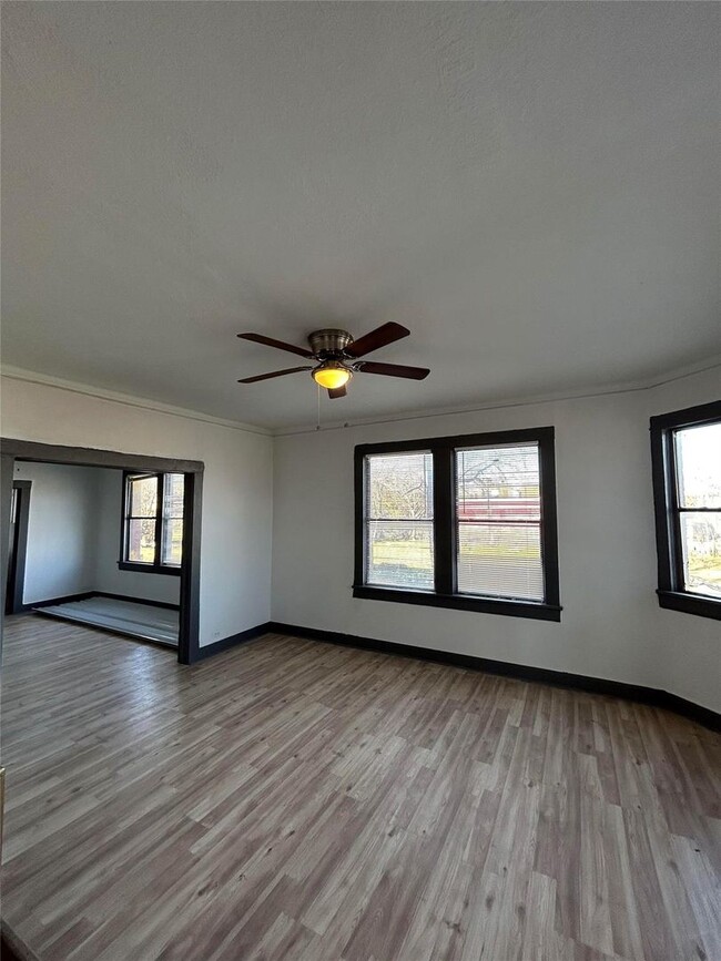 Building Photo - Reently Remodeled Quadruplex - Great Location