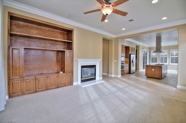 Building Photo - Beautifully Maintained Home in Desirable W...
