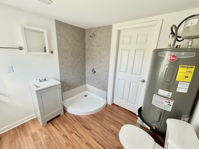 Building Photo - CHARMING 3 BEDROOM HOME - NEWLY RENOVATED!