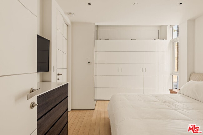 Building Photo - 1267 Palisades Beach Rd