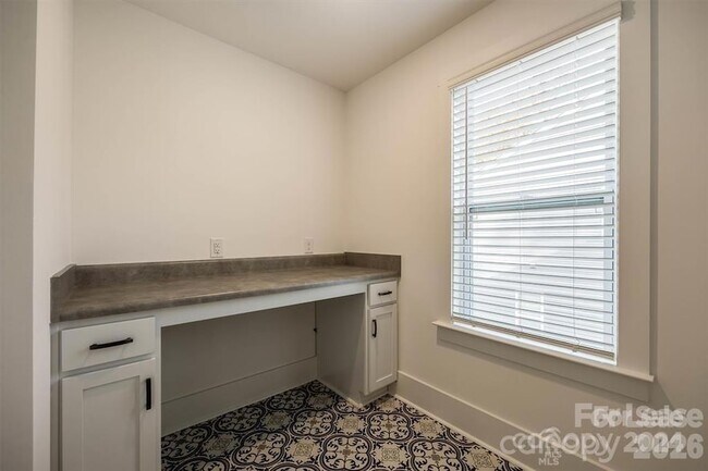 Building Photo - 1241 Eastway Dr