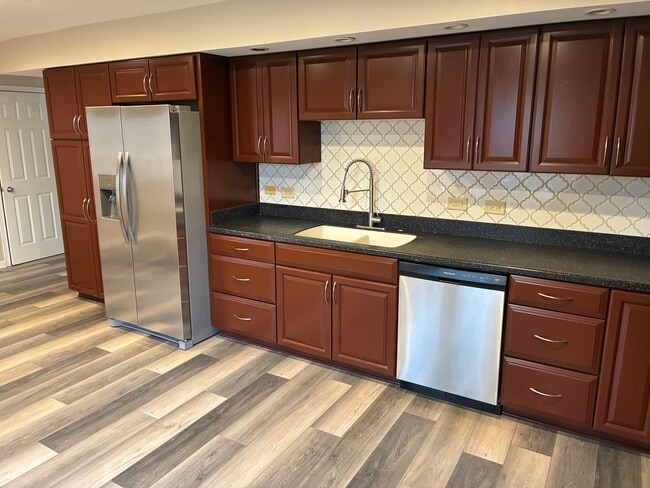 Building Photo - 127 Hickory Rd