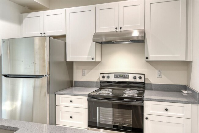 Building Photo - E. 7th Duplex