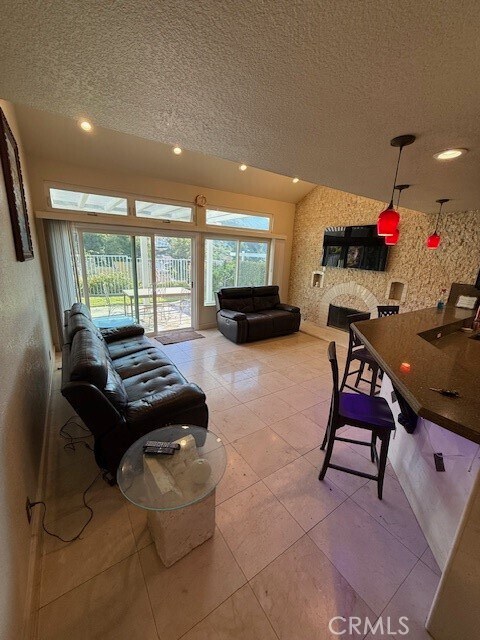 Building Photo - 3350 Deaver Dr