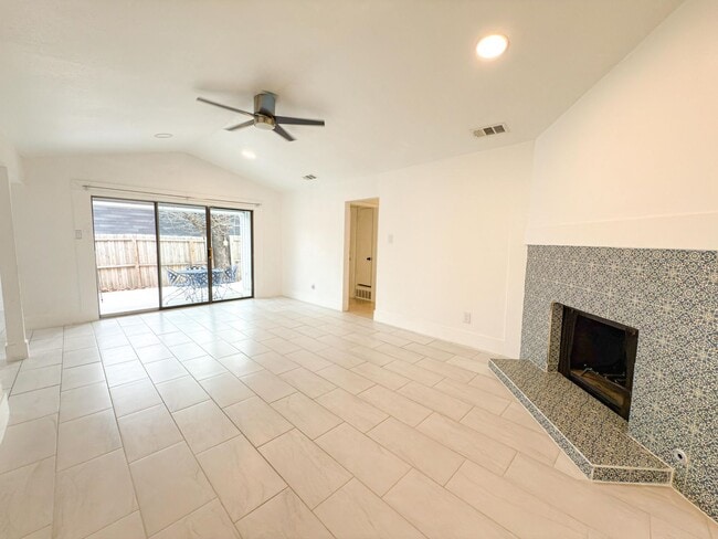 Building Photo - 7528-7528 Thistle Ln