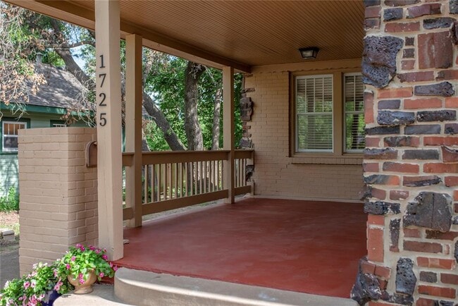 Building Photo - 1725 NW 21st St