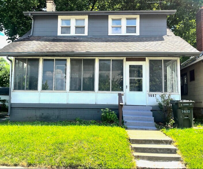 Primary Photo - 1687 E Mound St