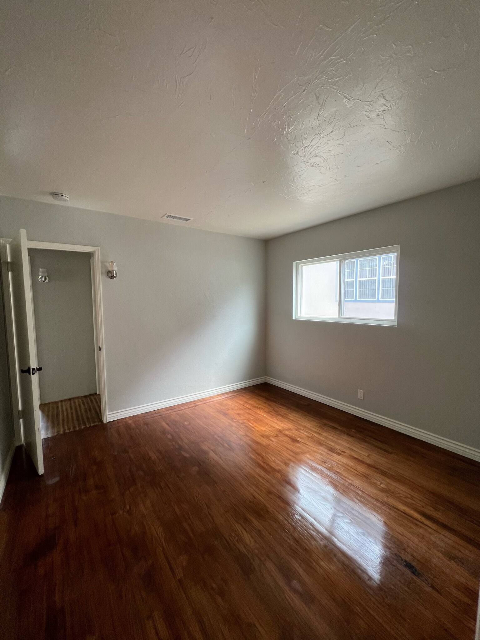 Building Photo - 3529 Palm Ave