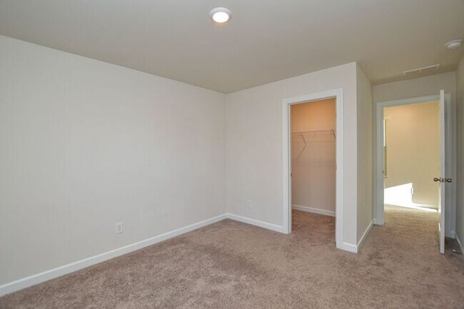 Building Photo - Like New All Brick Home in Mint Hill!