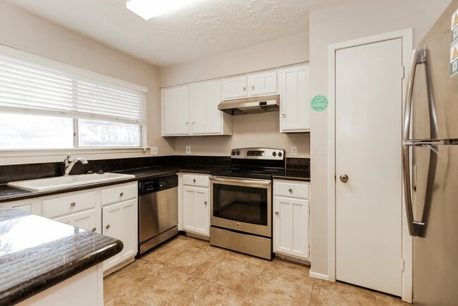 Building Photo - 21002 Ironcrest Ln