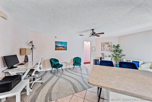 Building Photo - 414 SW Lairo Ave