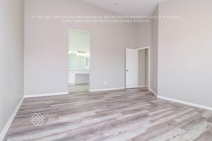 Building Photo - 12902 W Soledad St
