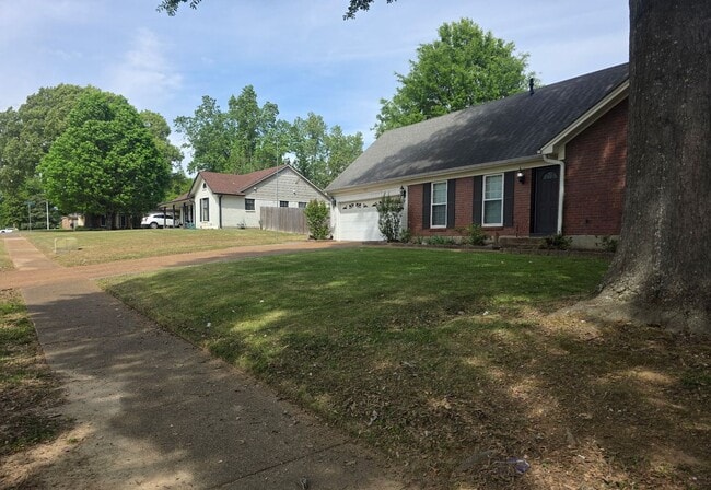 Building Photo - Gorgeous & Spacious Home Now Available