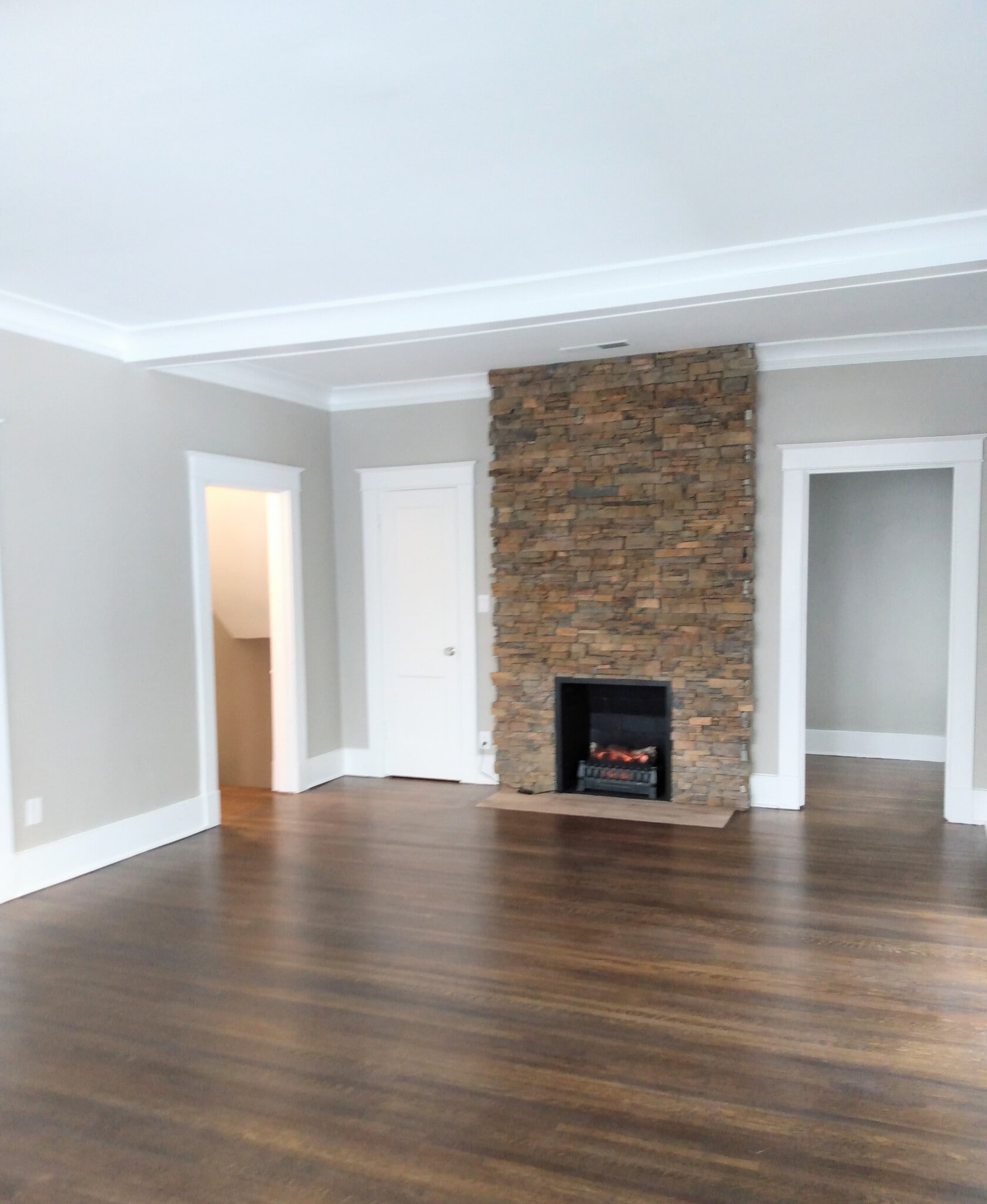 Spacious Living Room. - 285 Hawthorne St