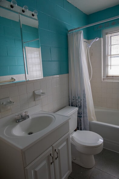 Bathroom - 1399 North Carolina Hwy 105 Bypass