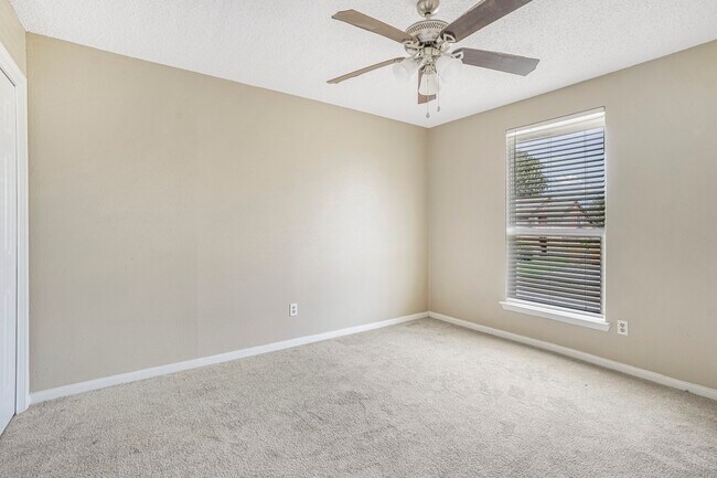 Building Photo - 17810 Crestline Rd