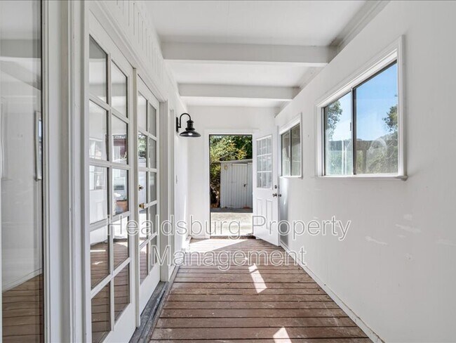Building Photo - 2054 Madrone Ave