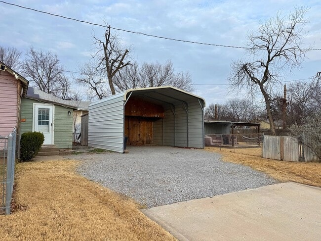 Building Photo - 2706 Palmetto Dr