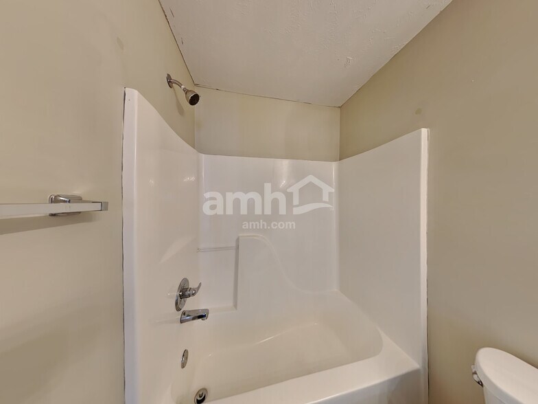 Building Photo - 733 Clear Cir