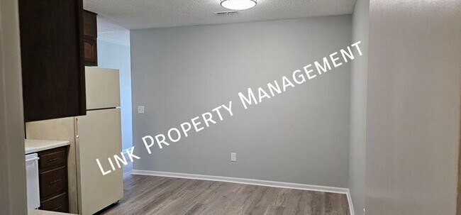 Building Photo - 900 Peppermill Rd