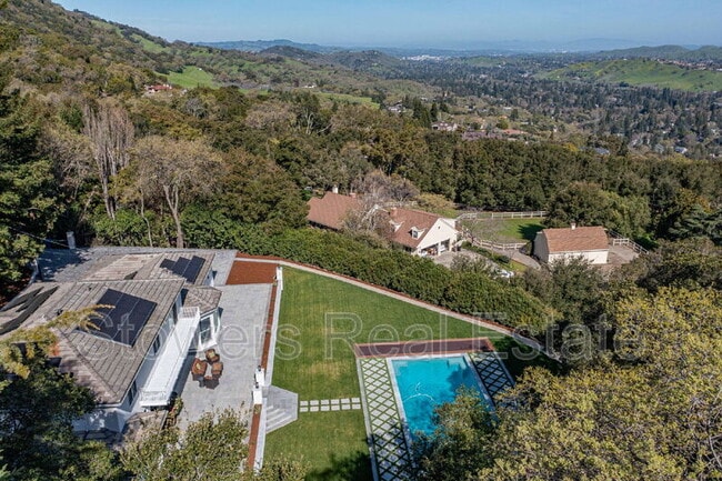 Building Photo - 345 Montair Dr