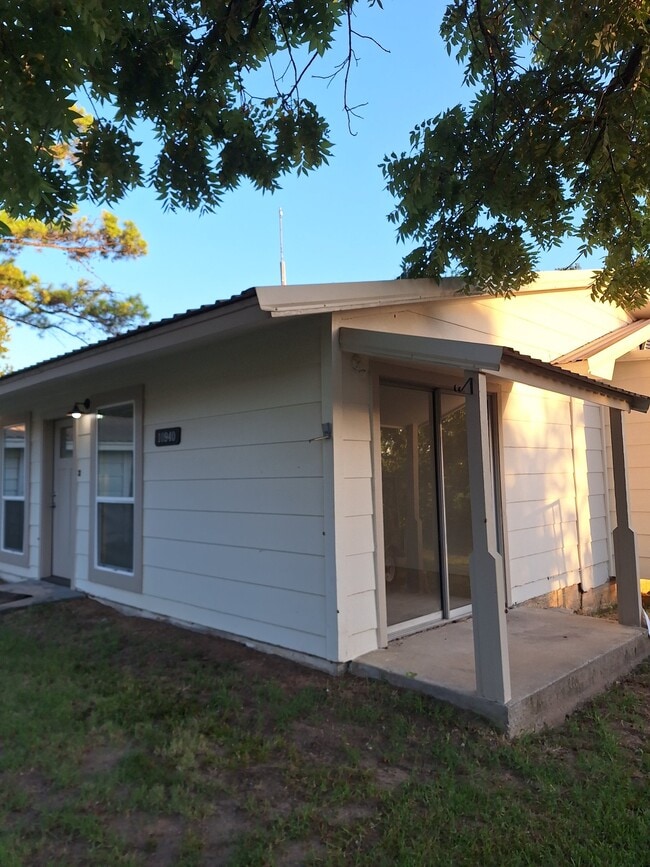 Building Photo - 10940 Archery Dr