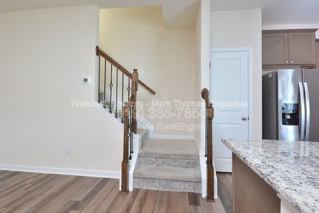 Building Photo - 409 Vassar Dr