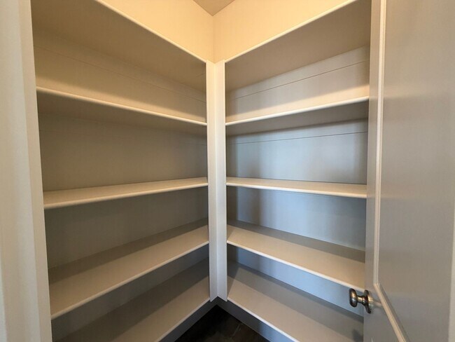 Building Photo - BRAND NEW TOWNHOME FOR RENT!