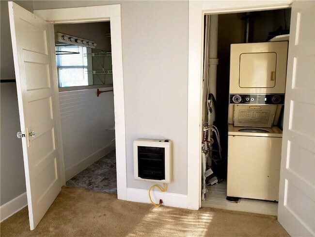 Building Photo - 402 N Augusta St