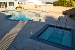 Pool / Jacuzzi - Pacific Mobile Home Park