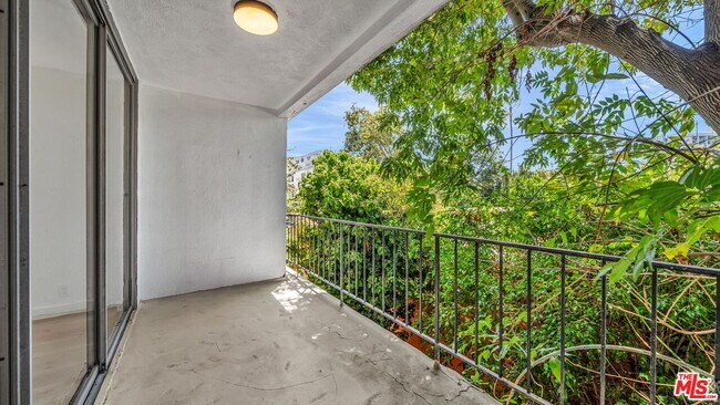 Building Photo - 305 San Vicente Blvd