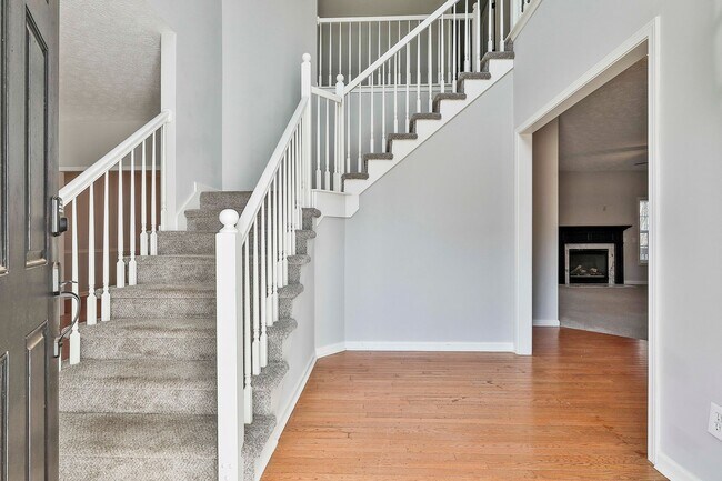 Building Photo - 4 Bed 2.5 bath in Fayette close to Everything!