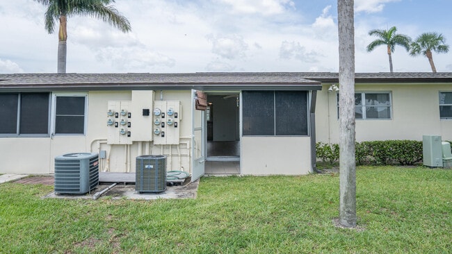 Building Photo - 2807 Ashley Dr W