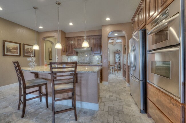 Building Photo - Beautiful former Meritage model home in the heart of Somersett. 4bed/3.5bath/3car 3764sf