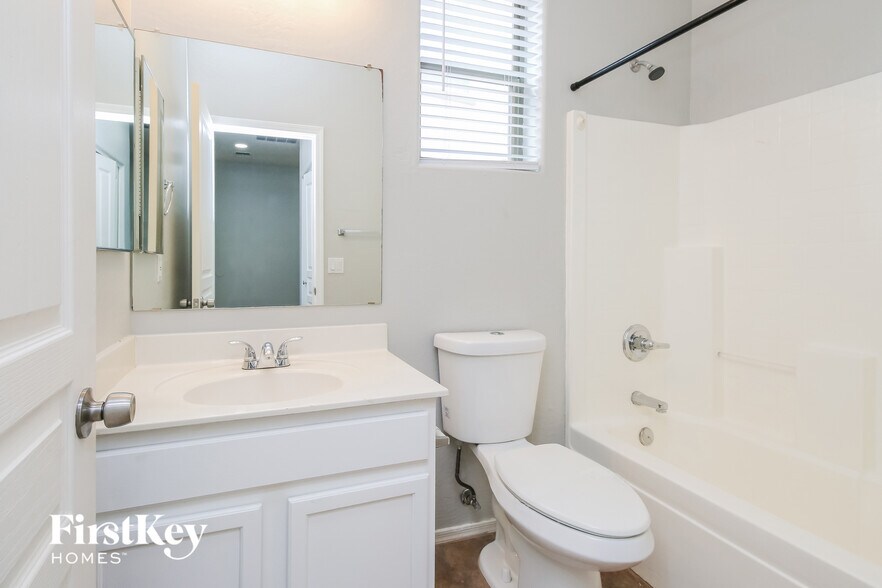 Building Photo - 3762 E Chickadee Rd