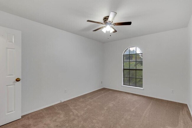 Building Photo - 910 Crieff Cross Dr