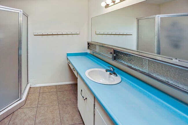 Building Photo - Eastside home- 4 bedroom/ 2 bathrooms, pool and large backyard