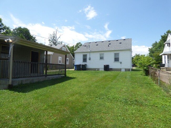 Building Photo - Beautiful, Renovated House! HW & LVT Floor...