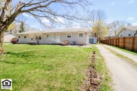 Building Photo - Now available 2 bedroom unit!