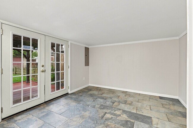 Building Photo - 840 Hilton Dr