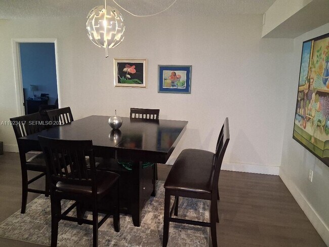 Building Photo - 1400 St Charles Pl