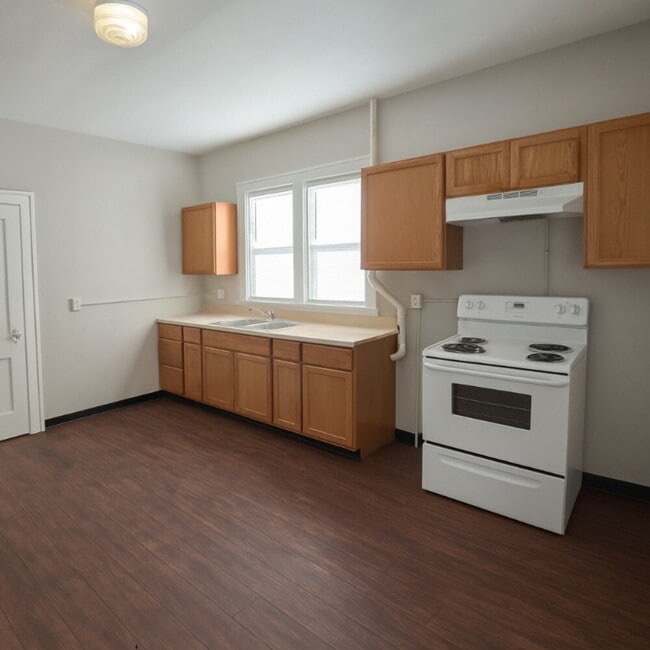 Building Photo - A Perfect Place to Call Home on Greenway Ave