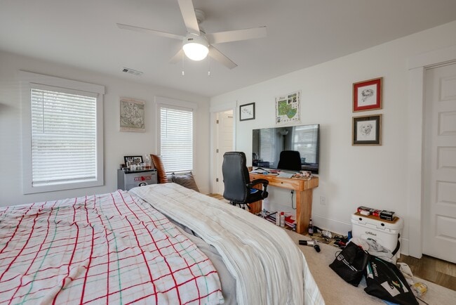 Building Photo - 374 Arch St