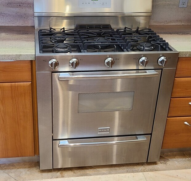 Building Photo - 229 W End Ave