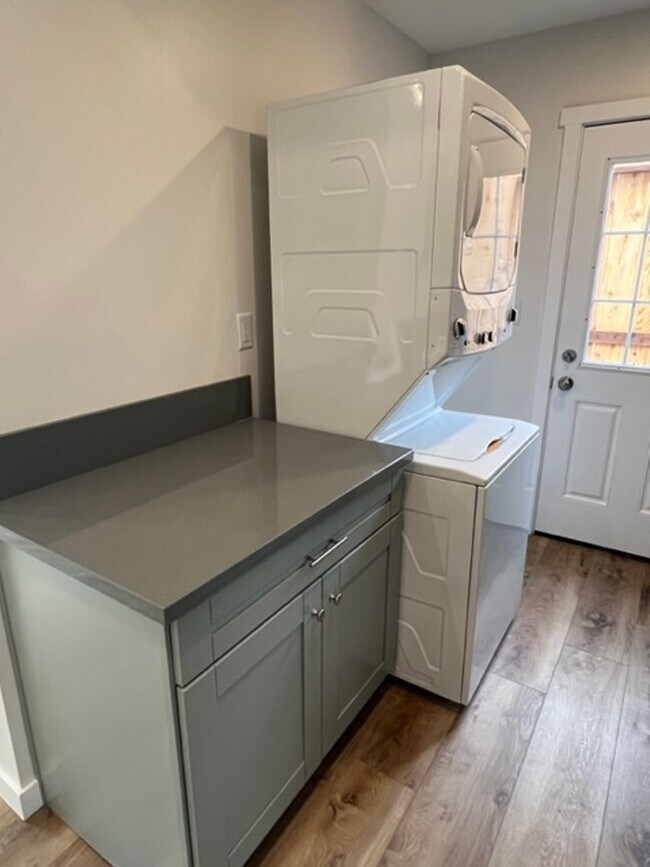 Building Photo - West 10th Escondido Triplex